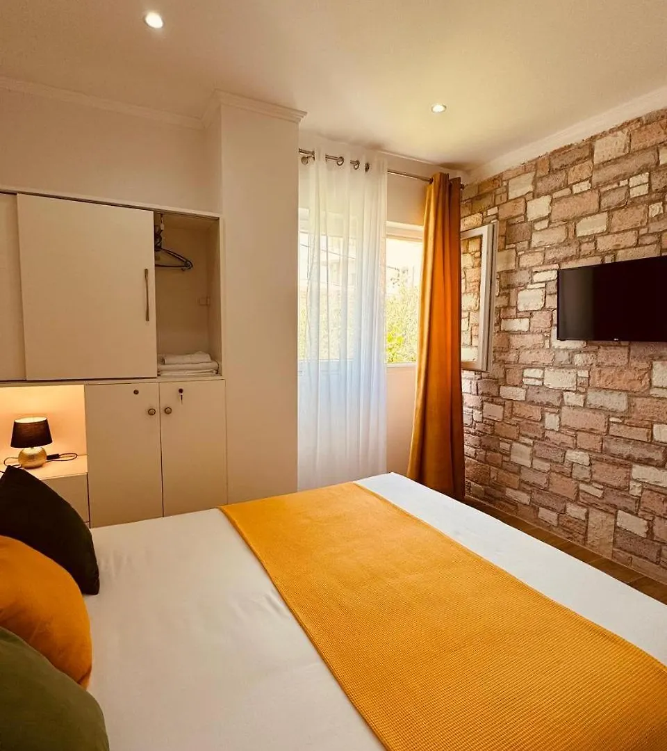 Orfeu Apartments Ksamil 0*,  Albania
